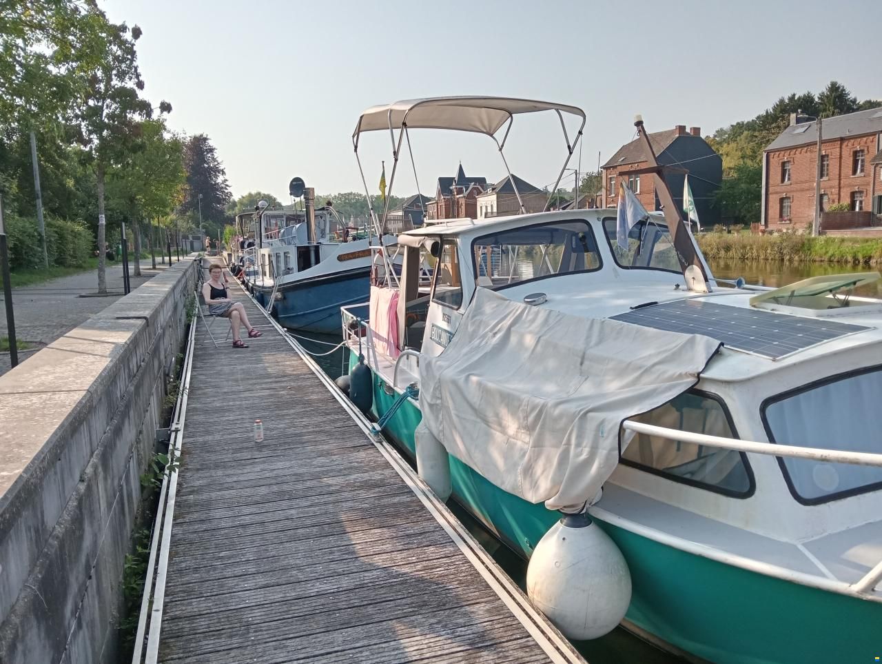 Bateau à cabine