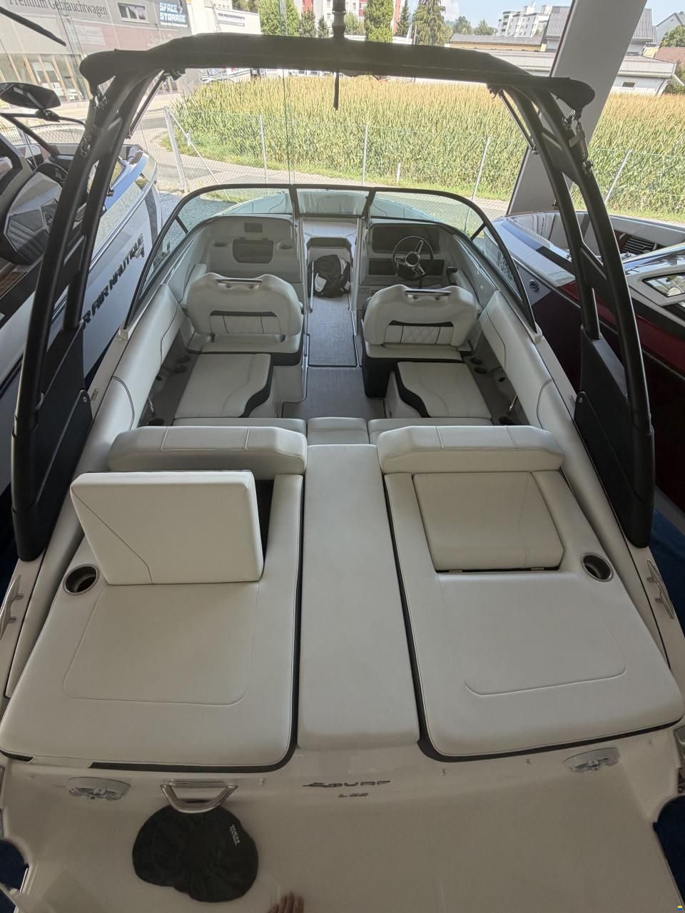 Regal LS2 Surf V8