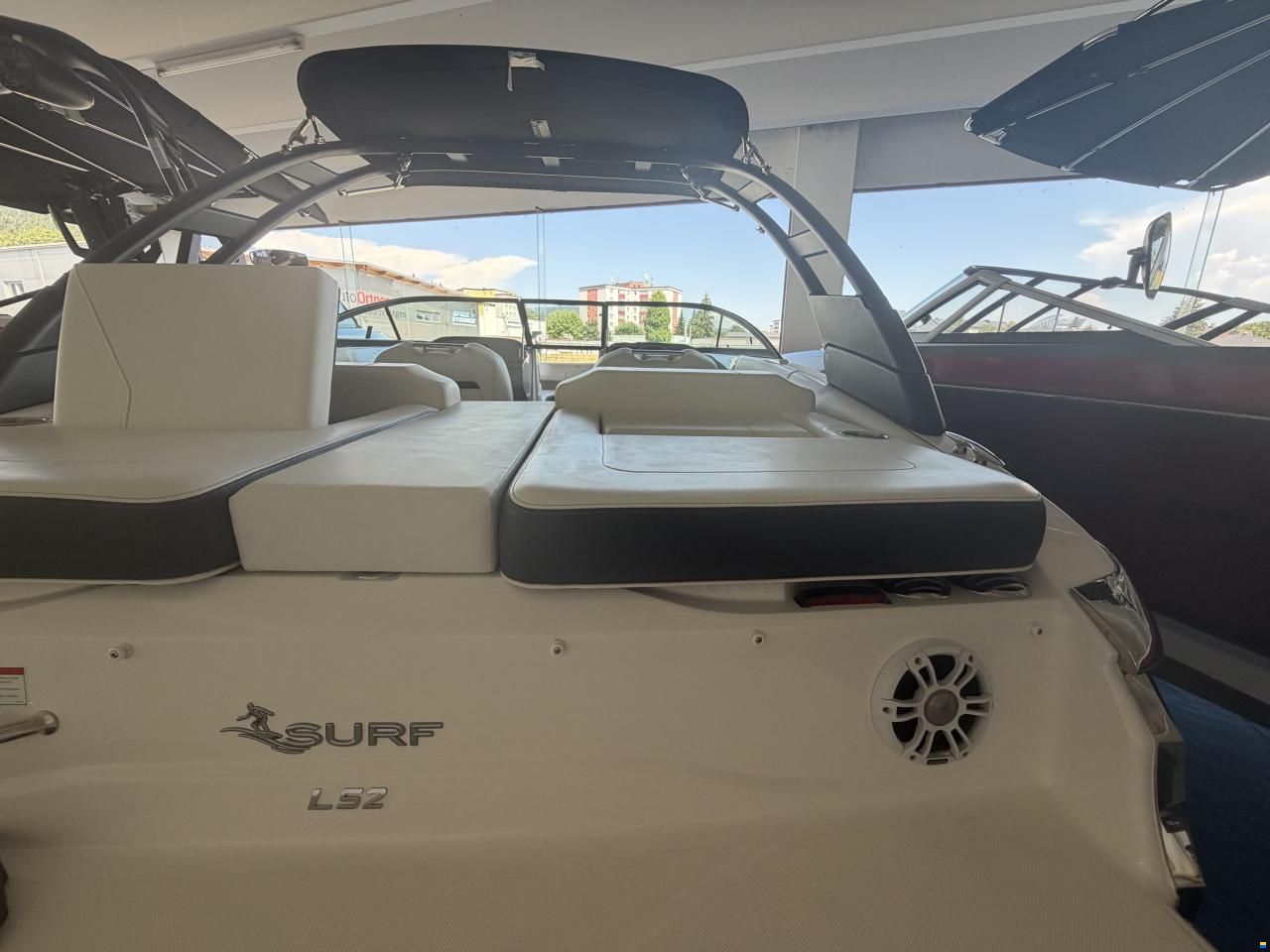 Regal LS2 Surf V8