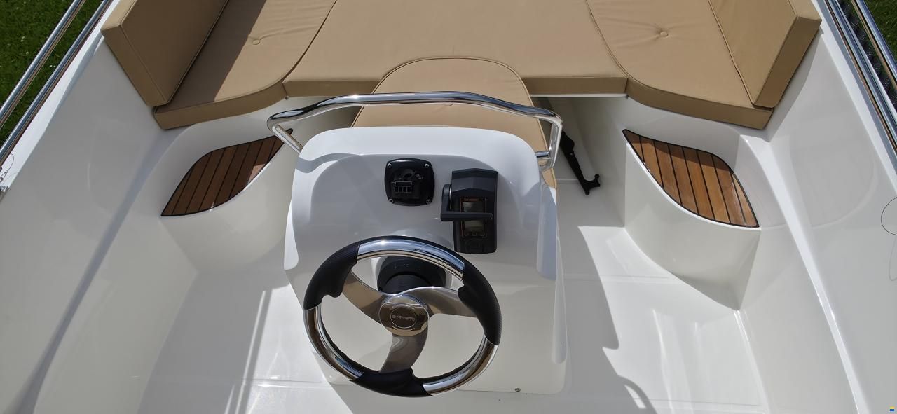 Oud Huijzer 570 Tender