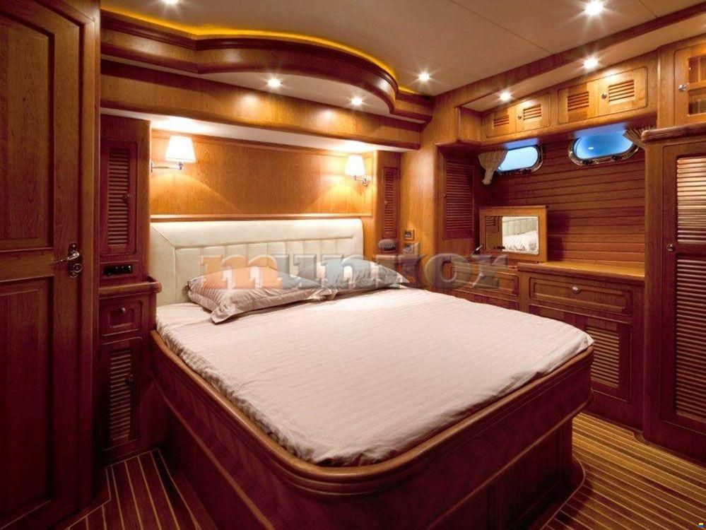 Selene 53