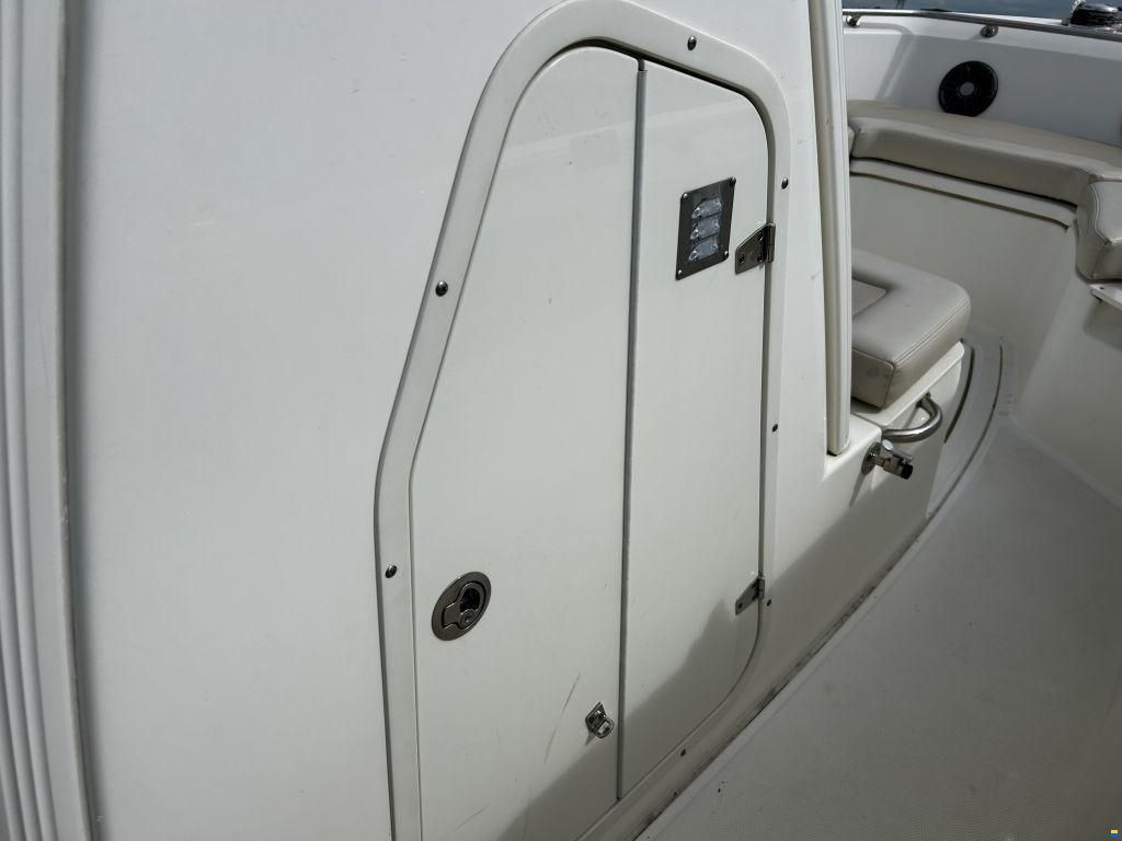 Boston Whaler 230 Outrage
