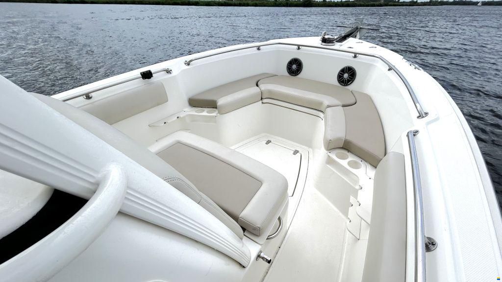 Boston Whaler 230 Outrage
