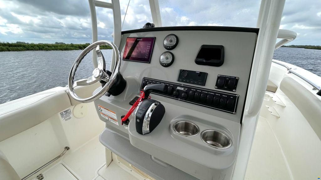 Boston Whaler 230 Outrage