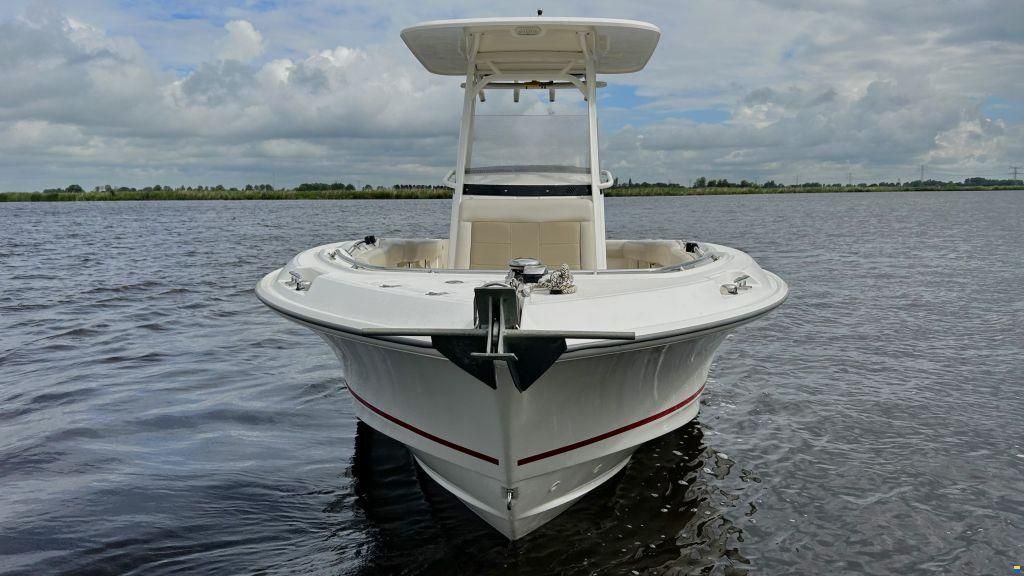 Boston Whaler 230 Outrage