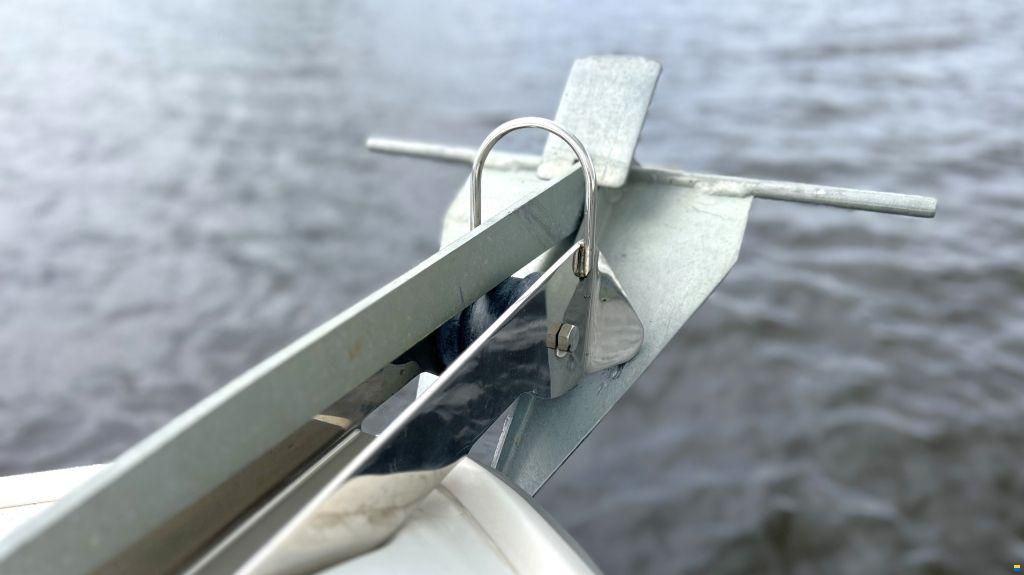Boston Whaler 230 Outrage