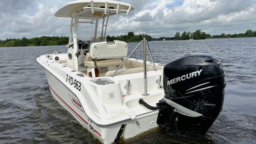 Boston Whaler 230 Outrage