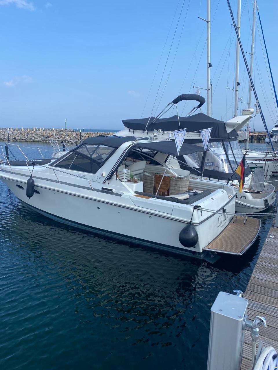 Trojan Bertram 34