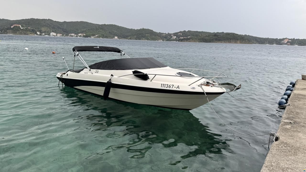 Monterey Montura 210 Cuddy