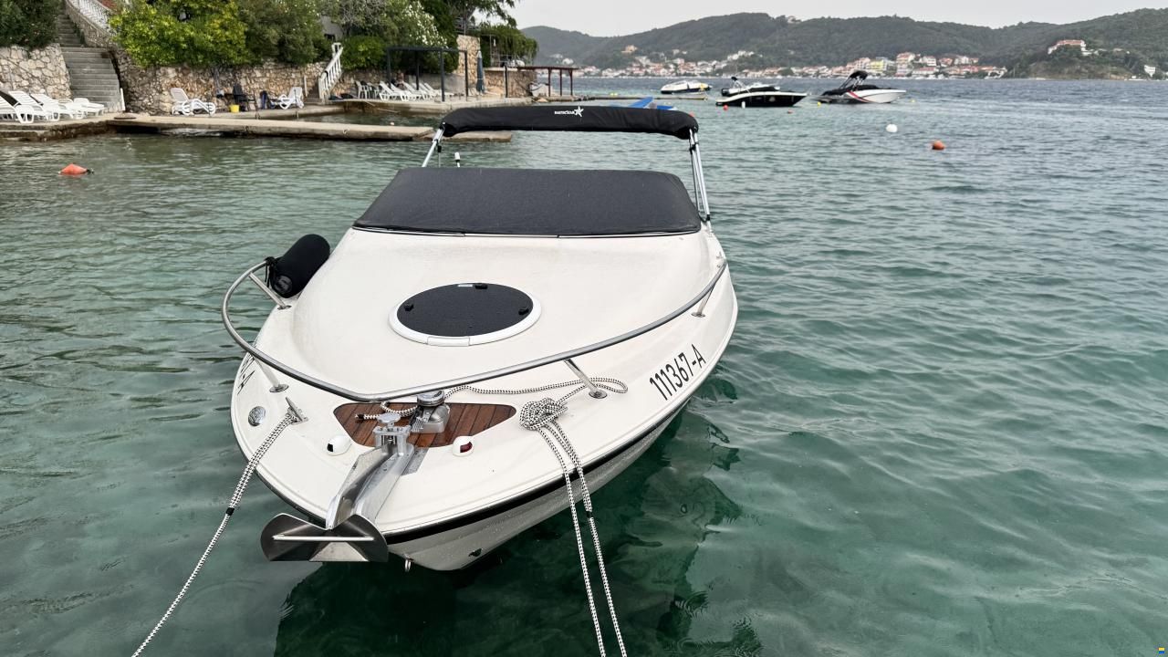 Monterey Montura 210 Cuddy