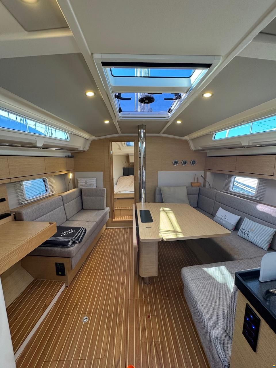 Hanse 418