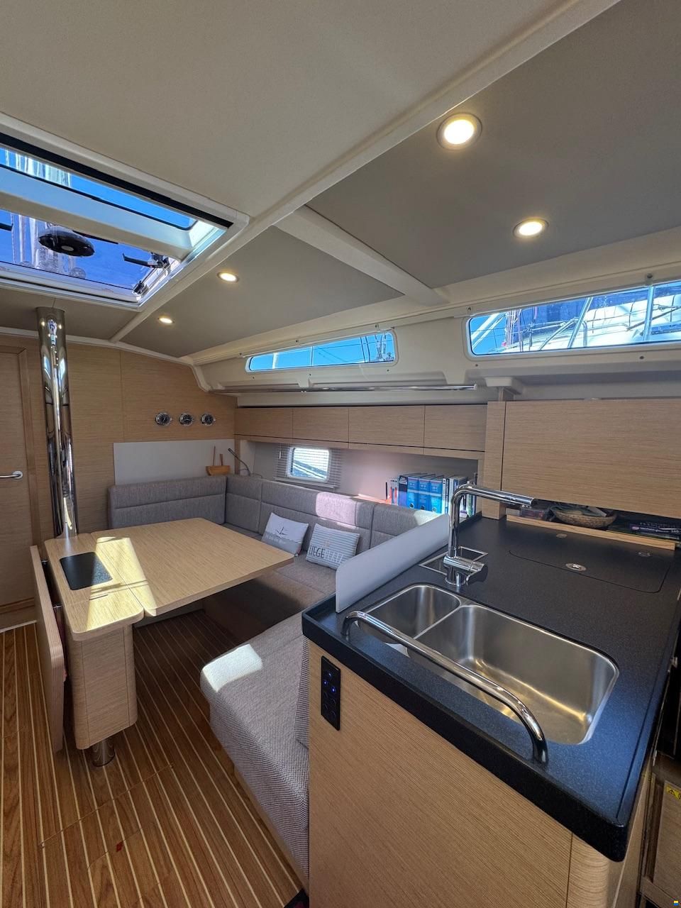 Hanse 418