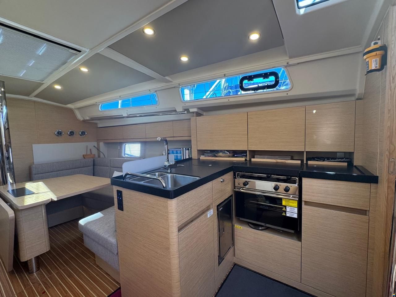 Hanse 418