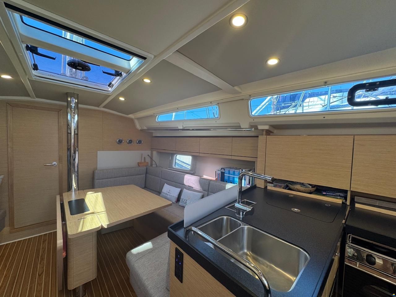 Hanse 418