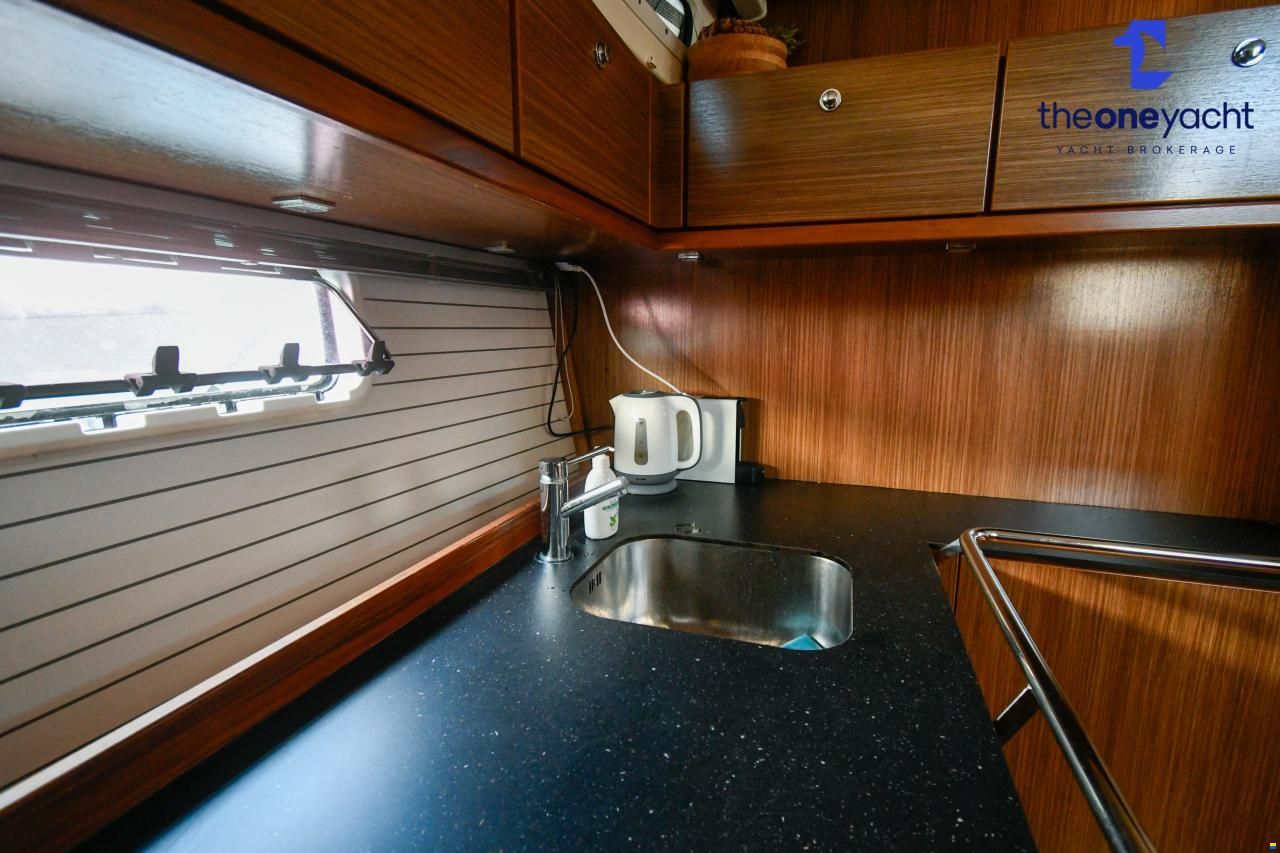 Bavaria Deep Blue 46