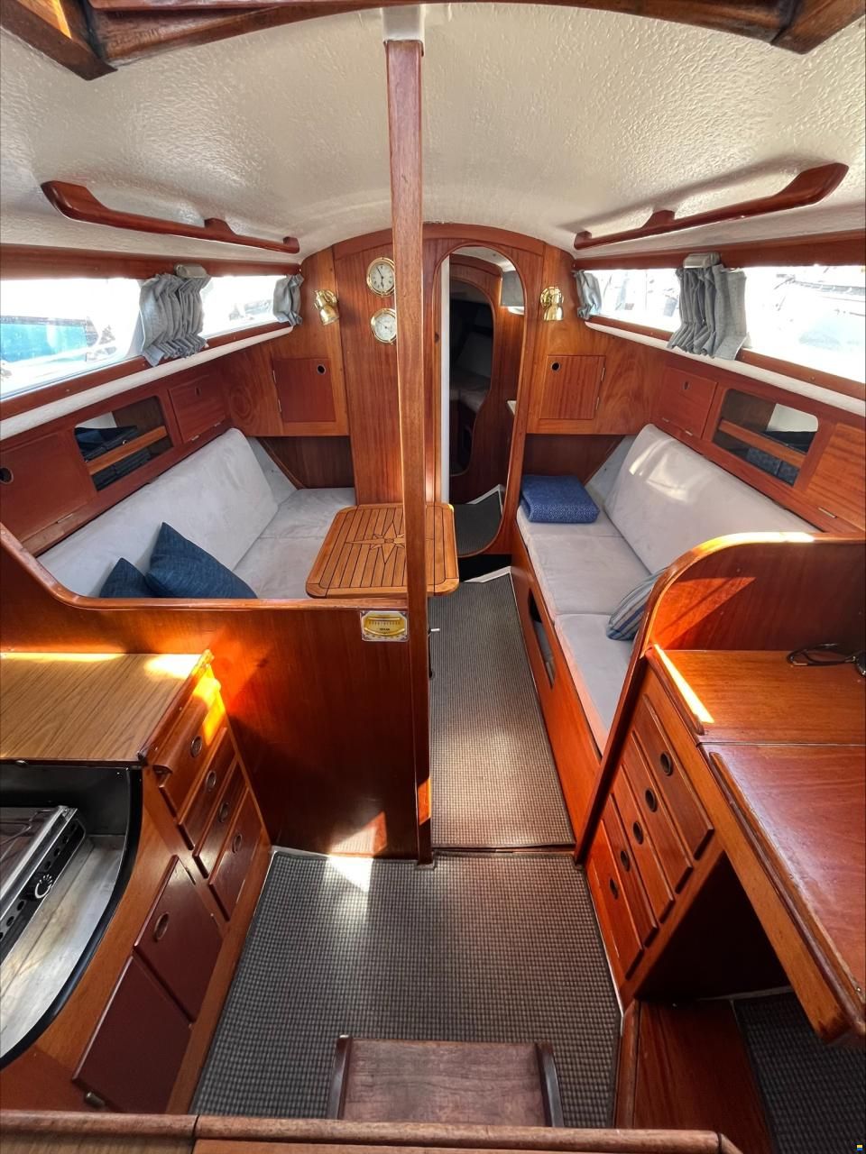 Hallberg-Rassy Mistress 32