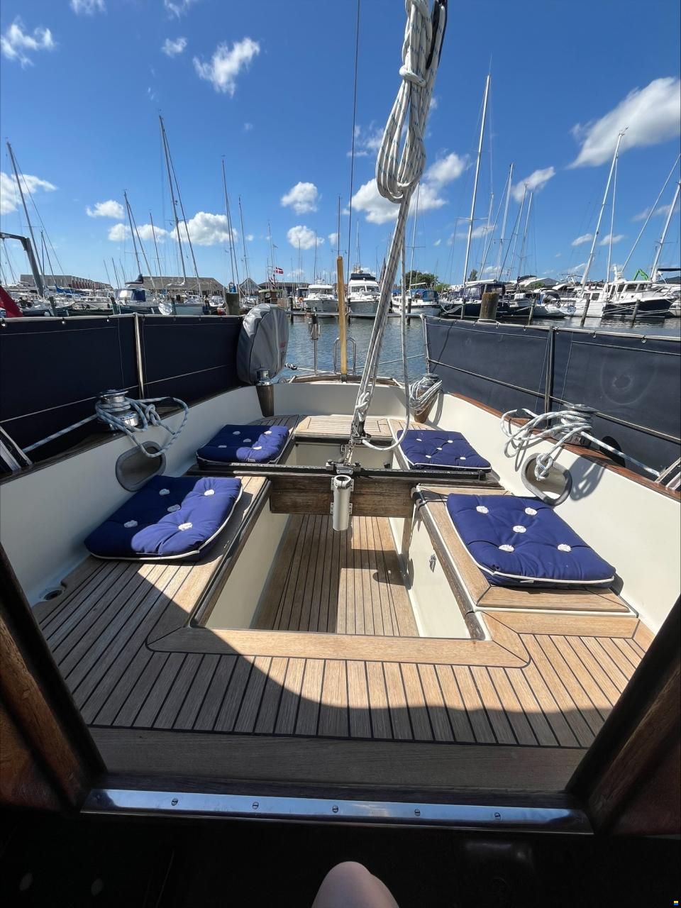 Hallberg-Rassy Mistress 32
