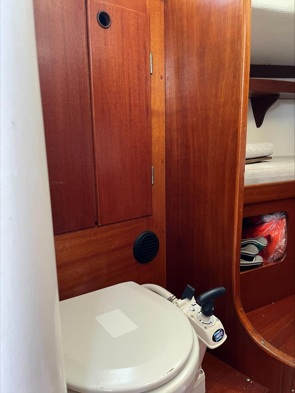Hallberg-Rassy Mistress 32
