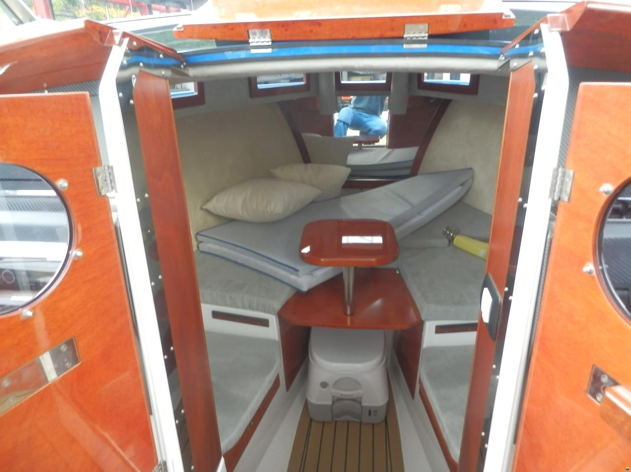 Alfastreet 23 Cabin