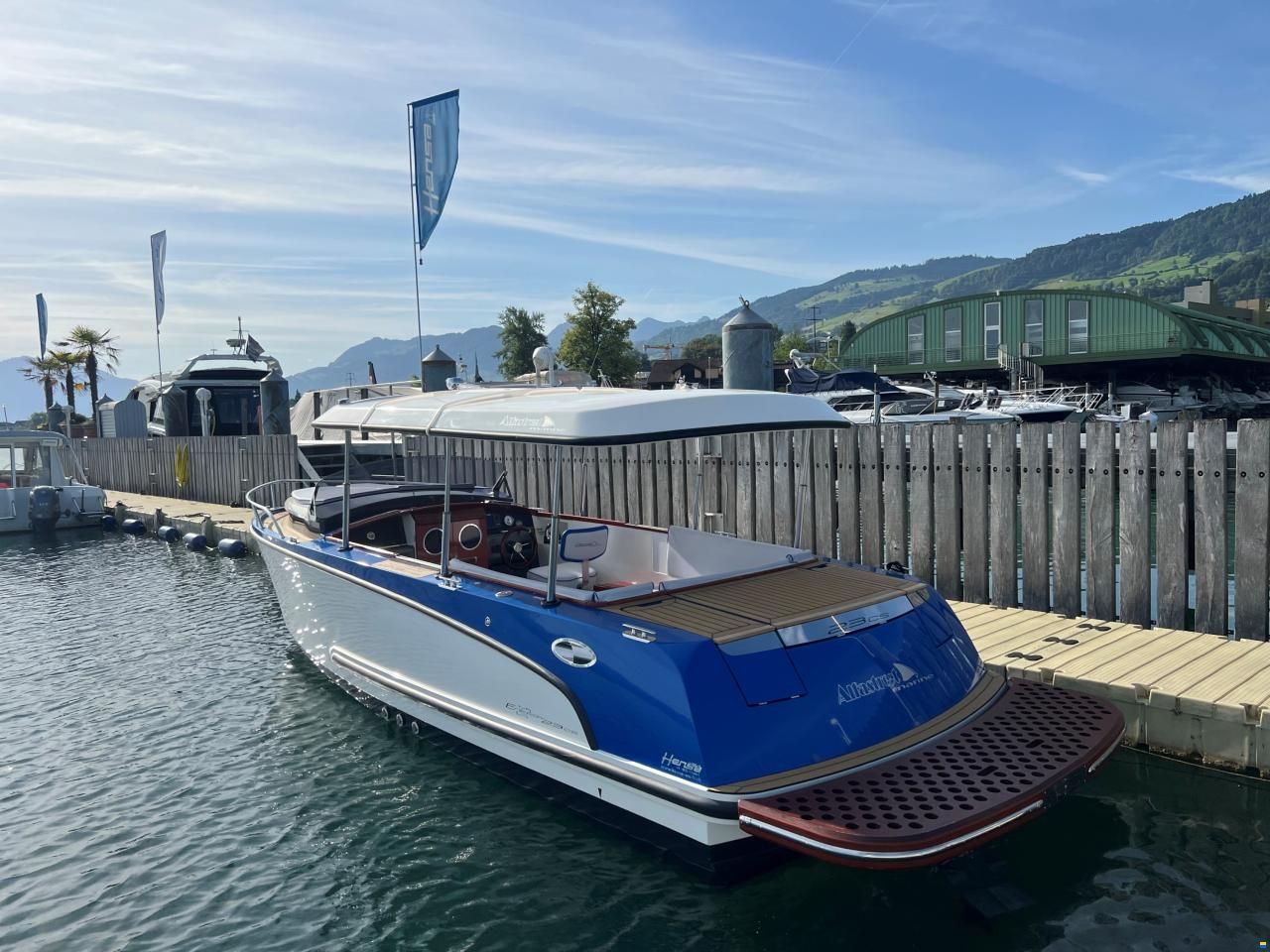 Alfastreet 23 Cabin