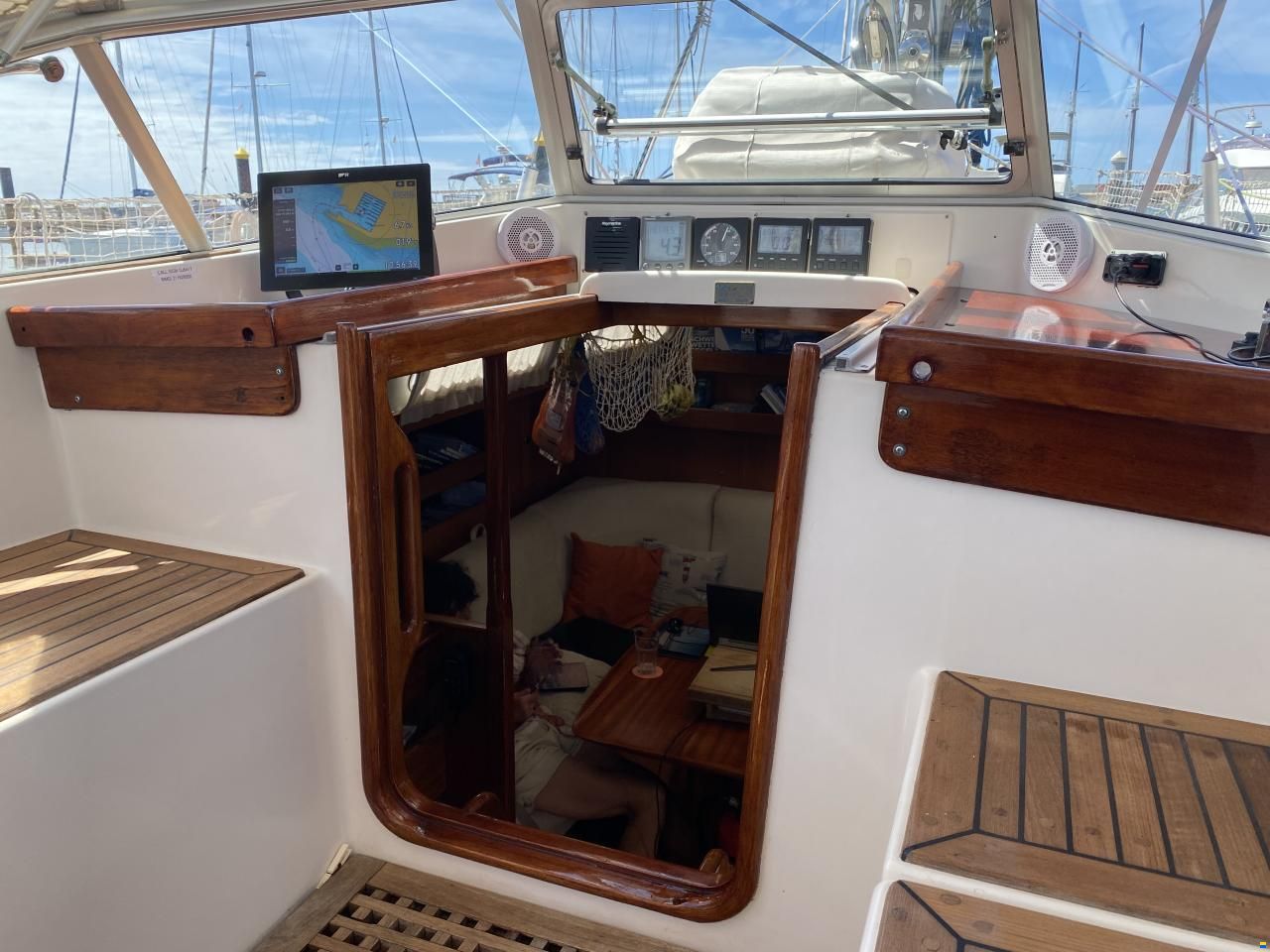 Hallberg-Rassy 42F MK II
