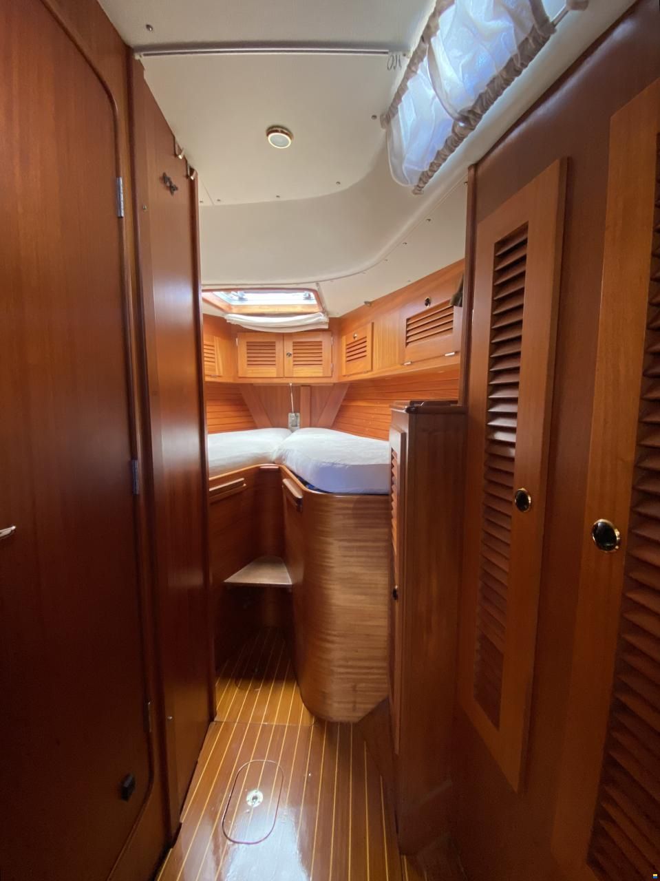 Hallberg-Rassy 42F MK II