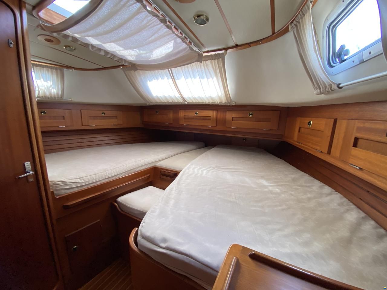 Hallberg-Rassy 42F MK II