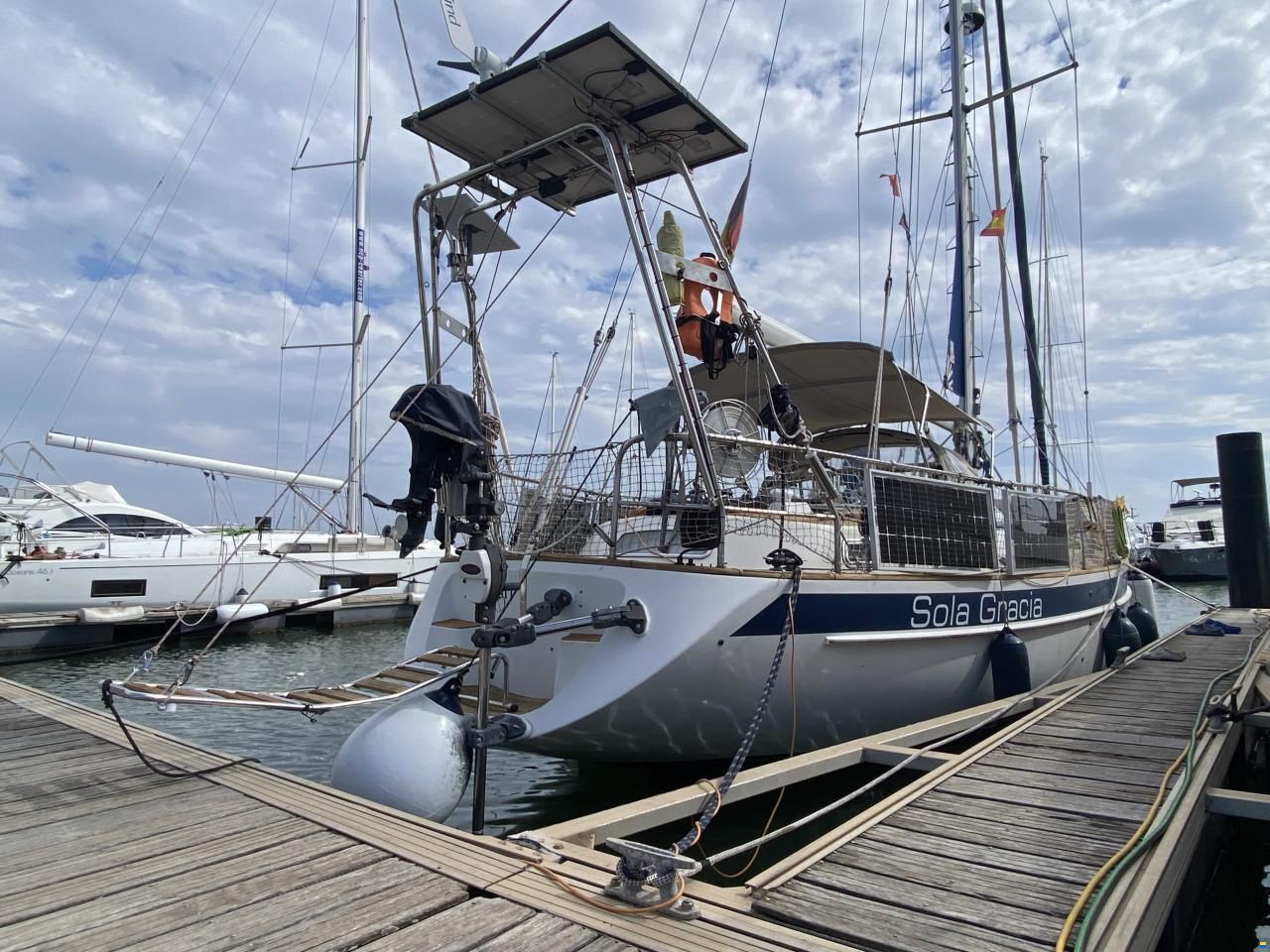 Hallberg-Rassy 42F MK II