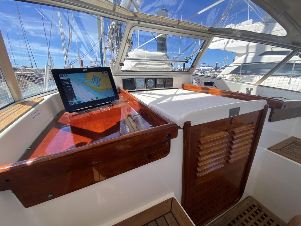 Hallberg-Rassy 42F MK II