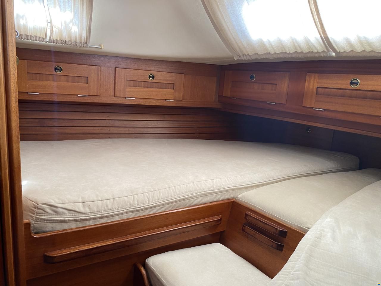Hallberg-Rassy 42F MK II