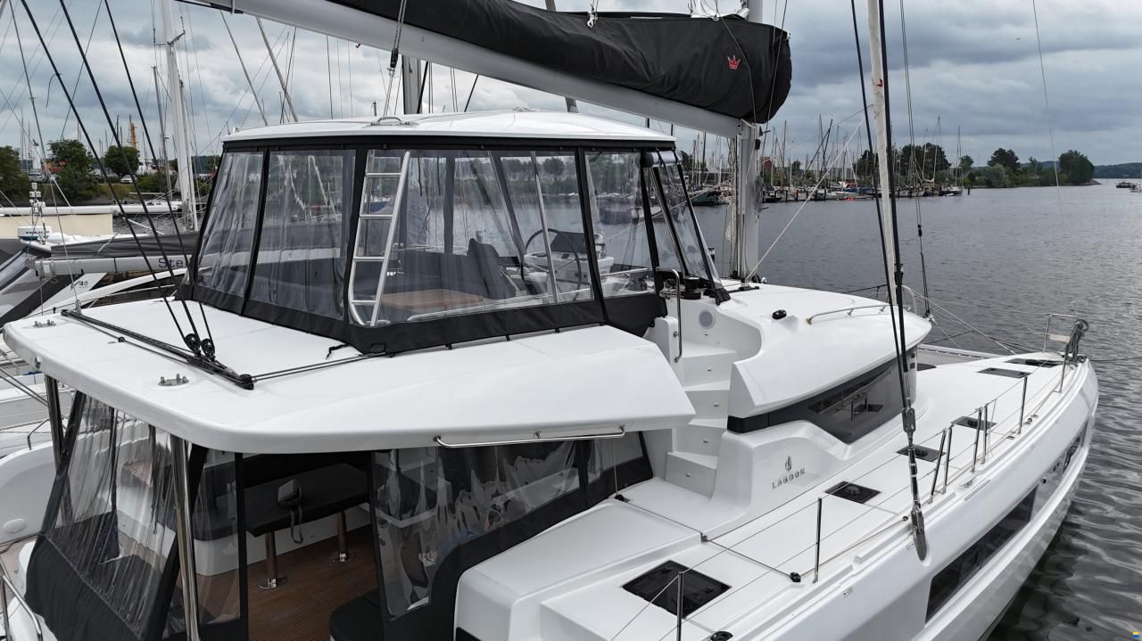 Lagoon 51