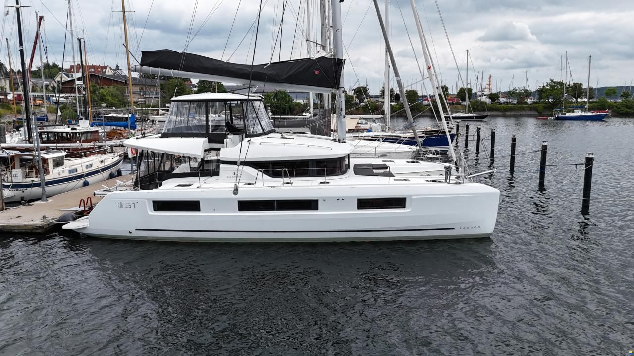 Lagoon 51