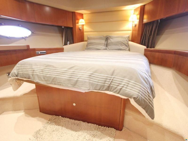 Princess Yachts International V70