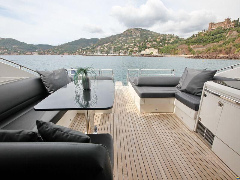 Princess Yachts International V70