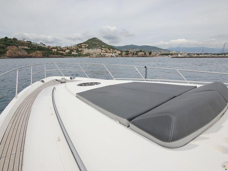 Princess Yachts International V70