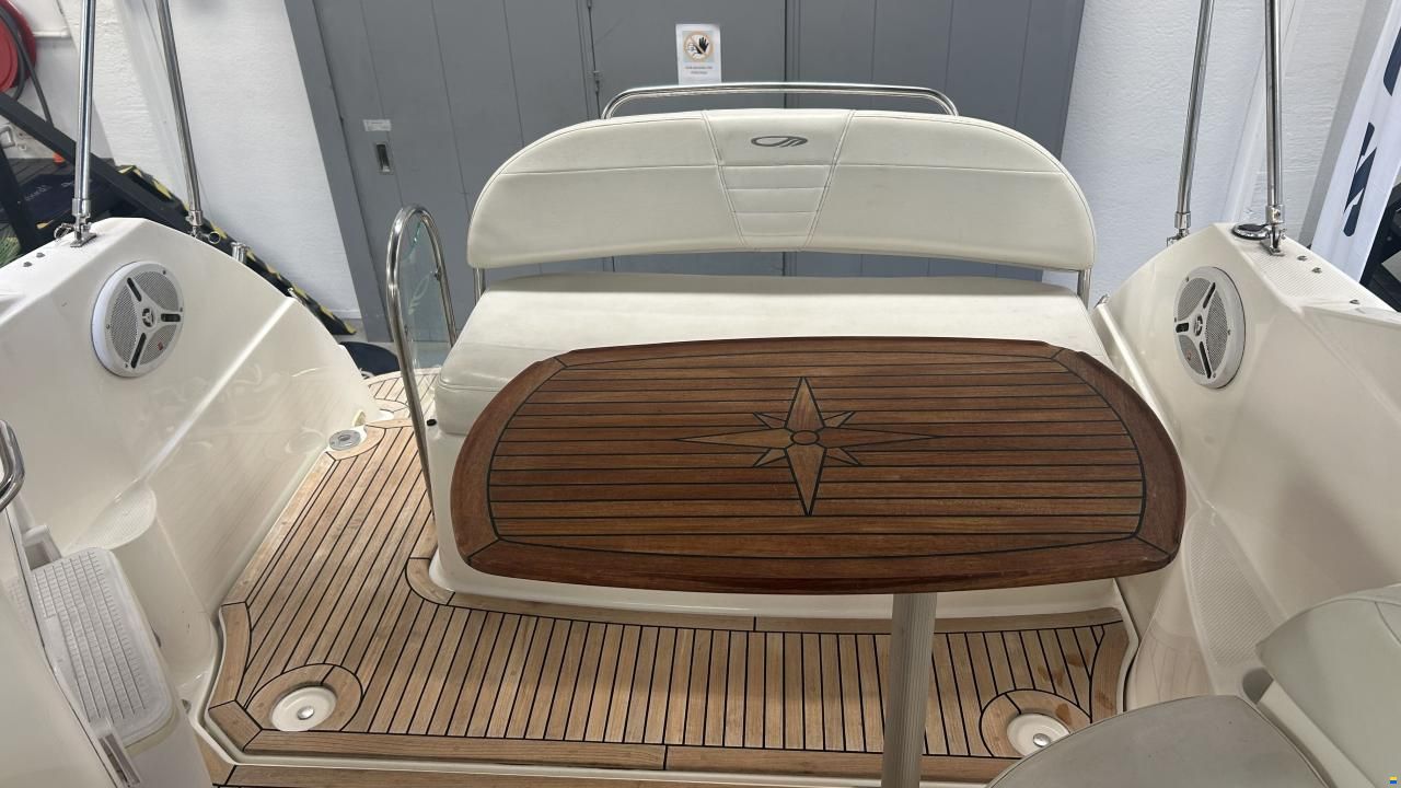 Maxum 2400 SE
