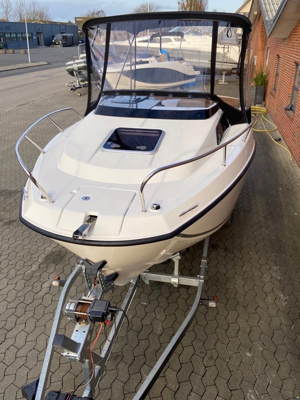 Quicksilver Activ 555 Cabin m/Mercury F115 hk og Bre