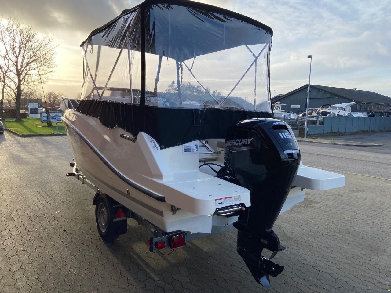 Quicksilver Activ 555 Cabin m/Mercury F115 hk og Bre