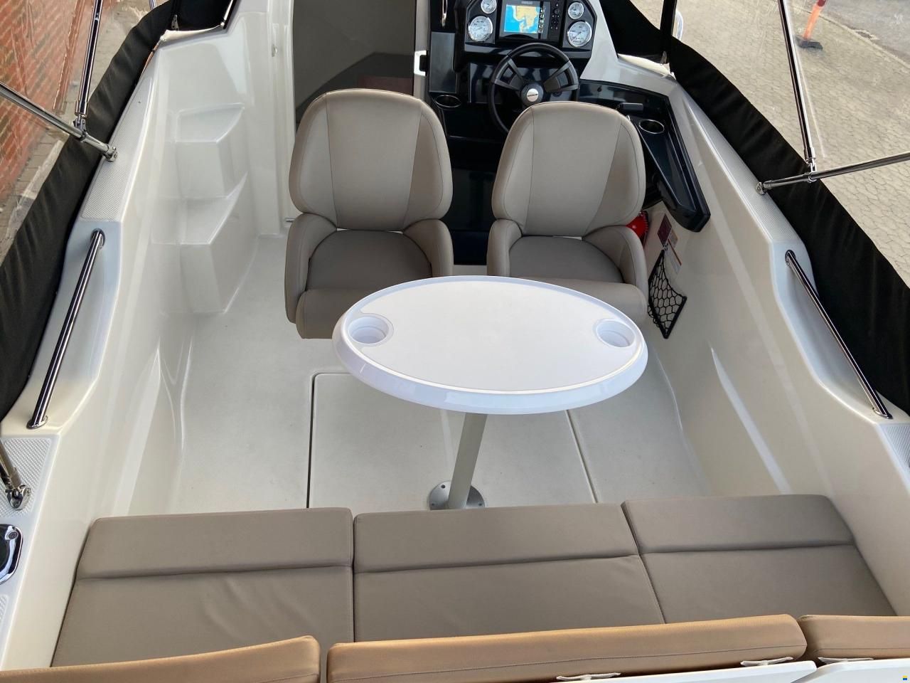 Quicksilver Activ 555 Cabin m/Mercury F115 hk og Bre