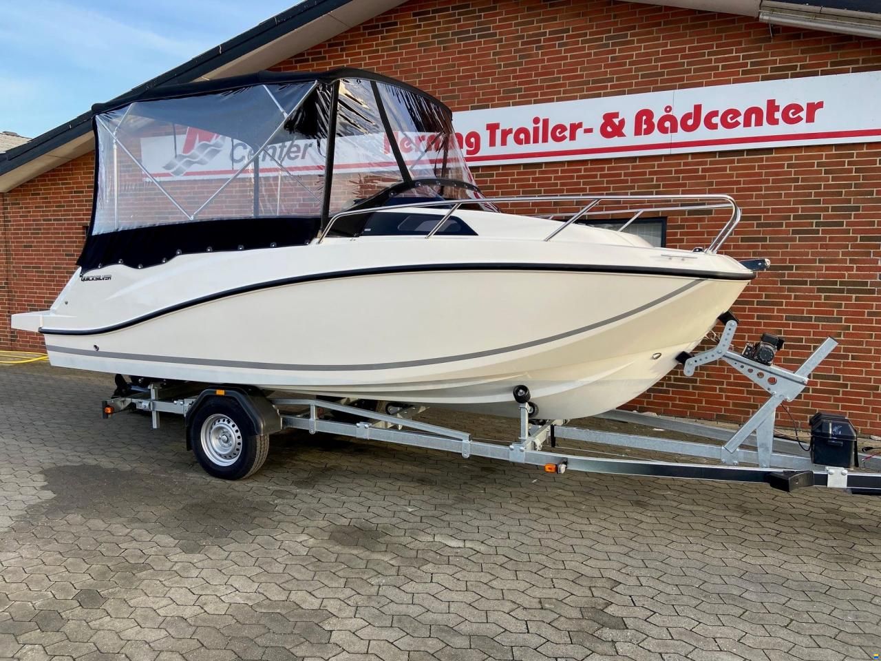 Quicksilver Activ 555 Cabin m/Mercury F115 hk og Bre