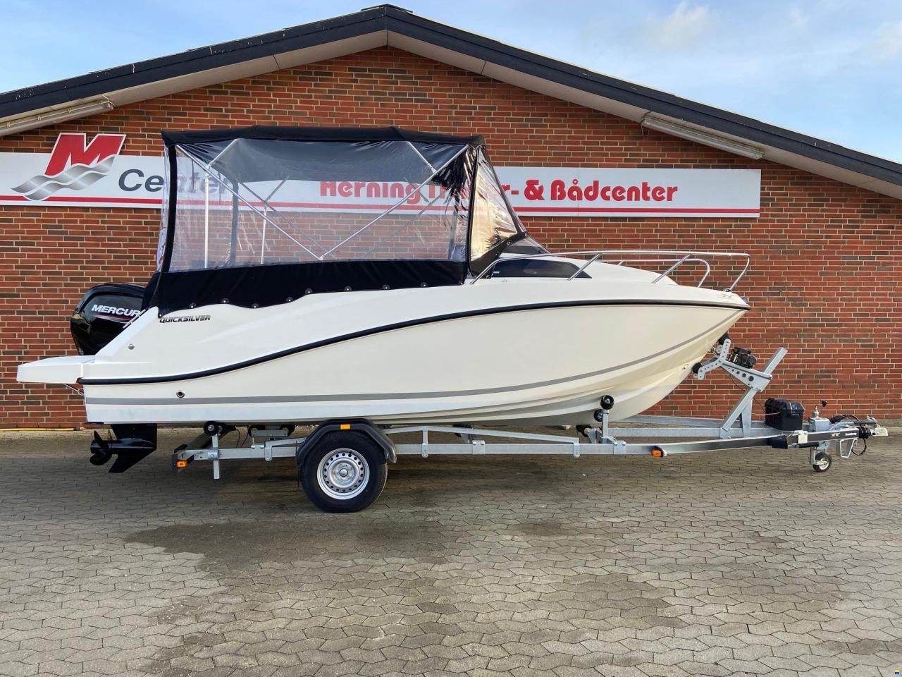 Quicksilver Activ 555 Cabin m/Mercury F115 hk og Bre