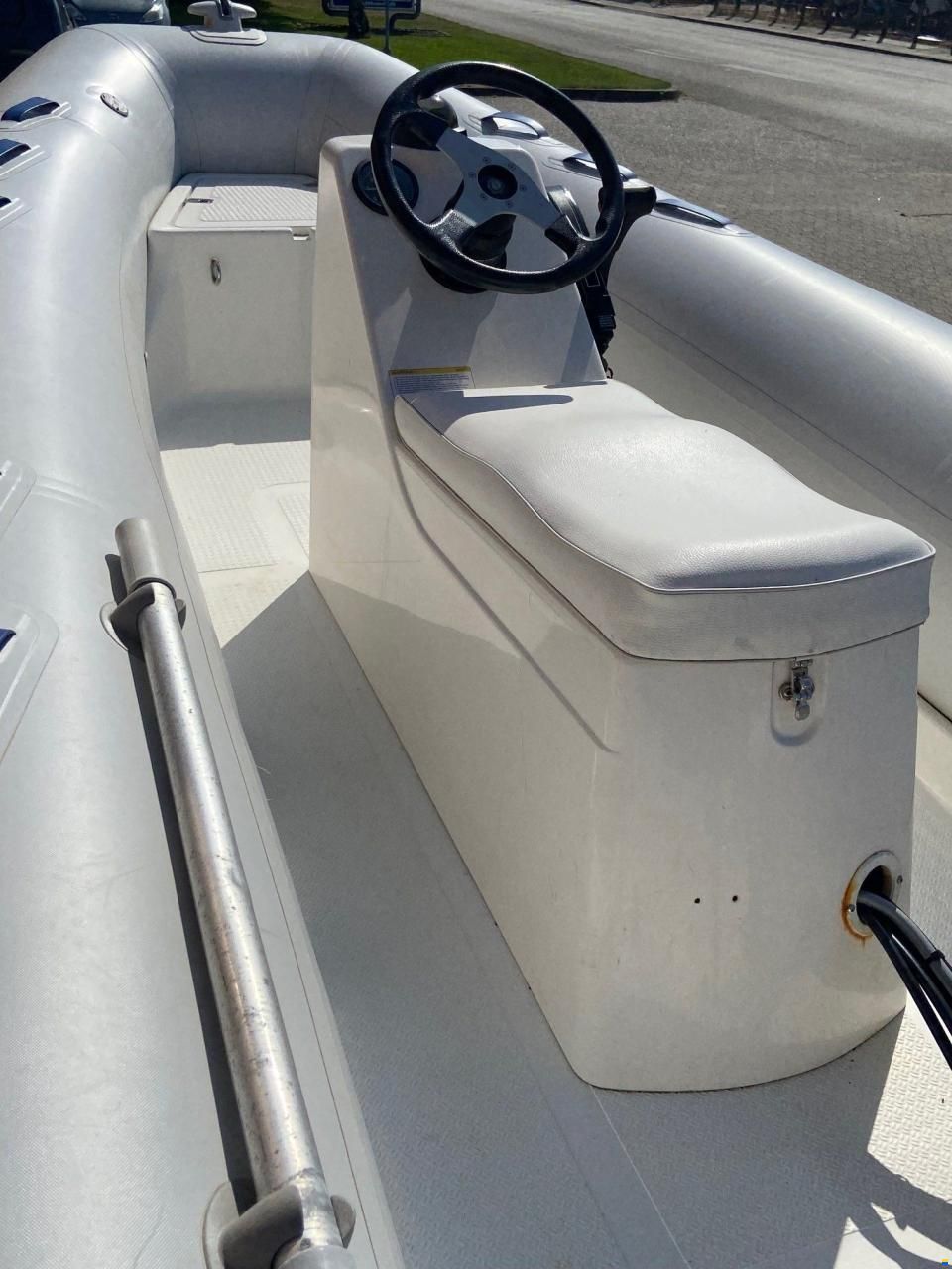 Grand S470 rib m/jockeypult m/Mercury F40 hk E