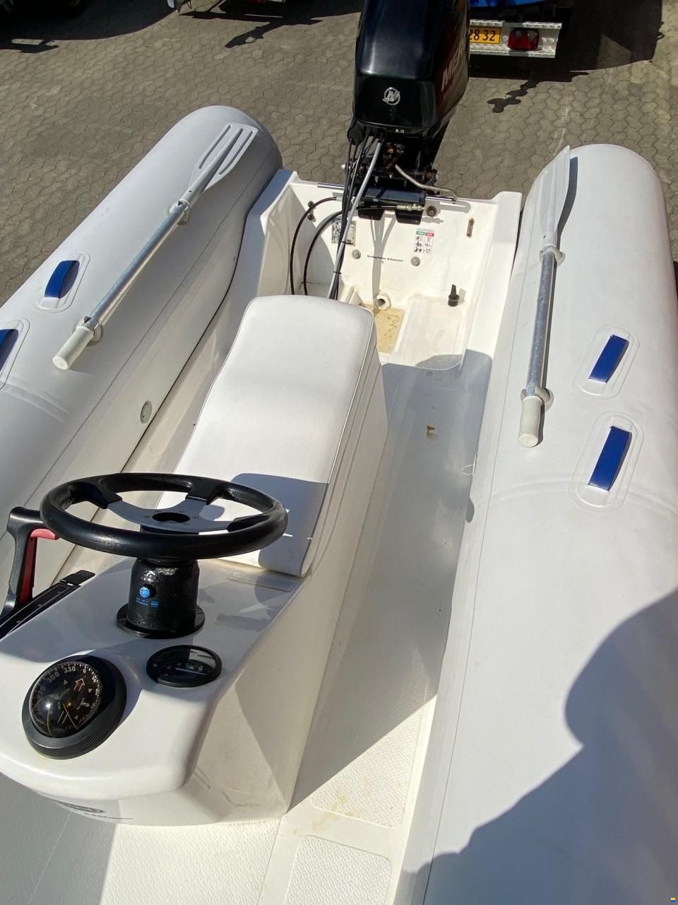 Grand S470 rib m/jockeypult m/Mercury F40 hk E