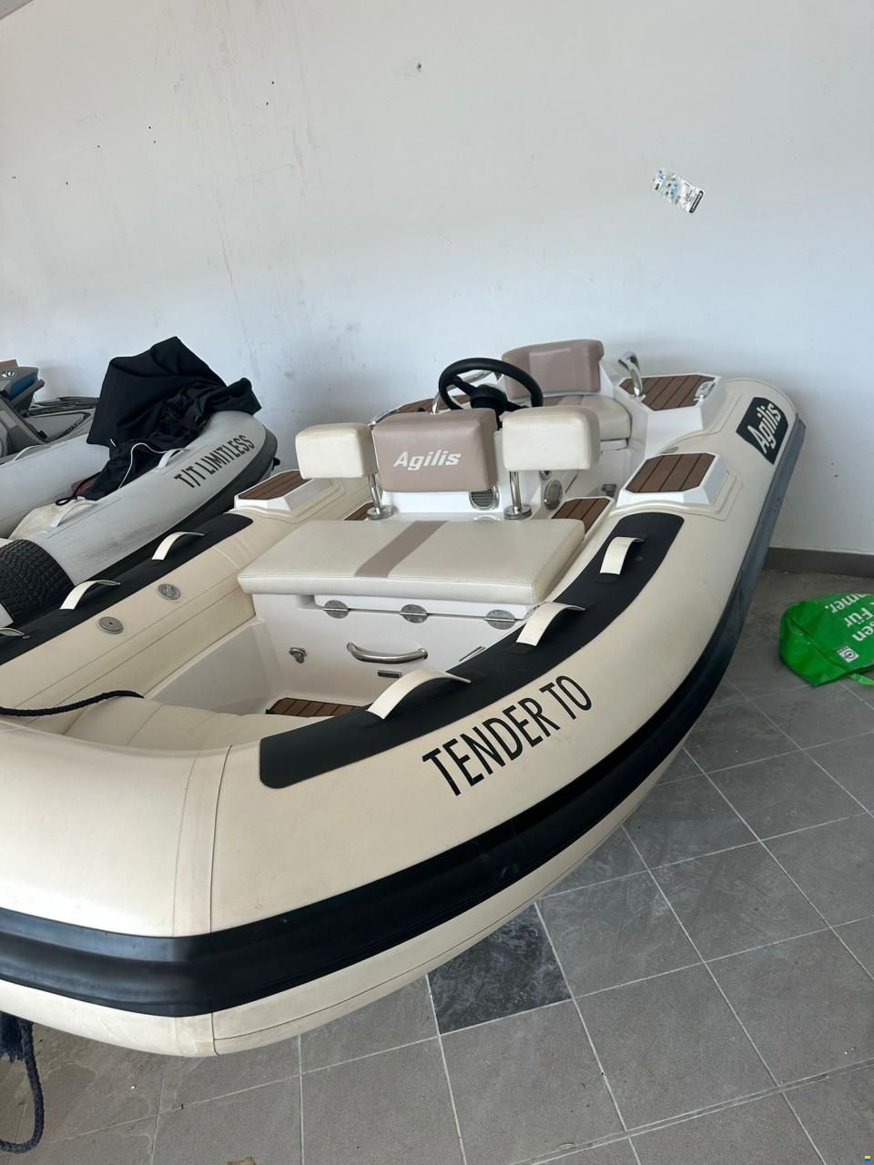 Agilis Jet Tenders AT-305