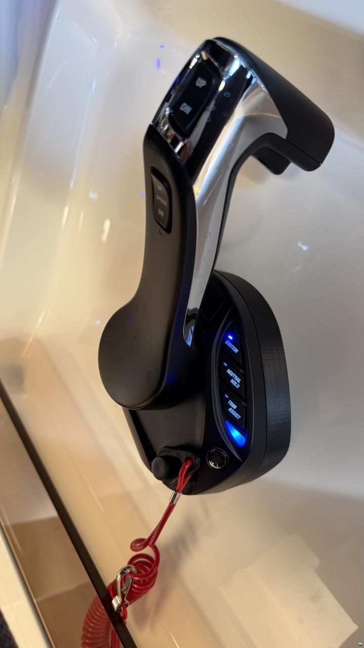 Capelli Dino 23