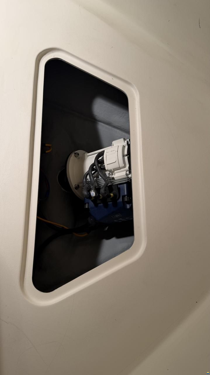 Capelli Dino 23
