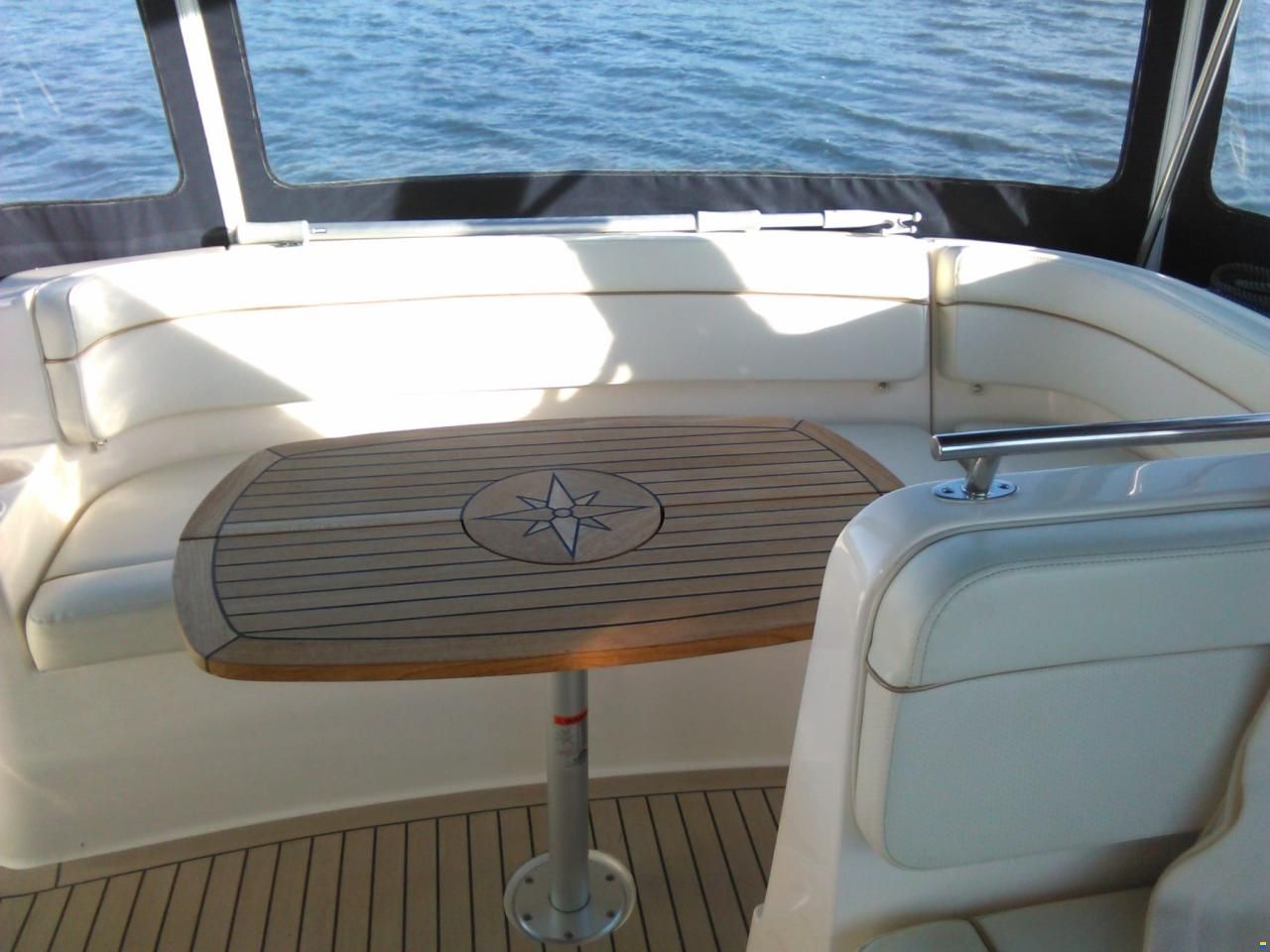 Rinker 320 Fiesta Vee