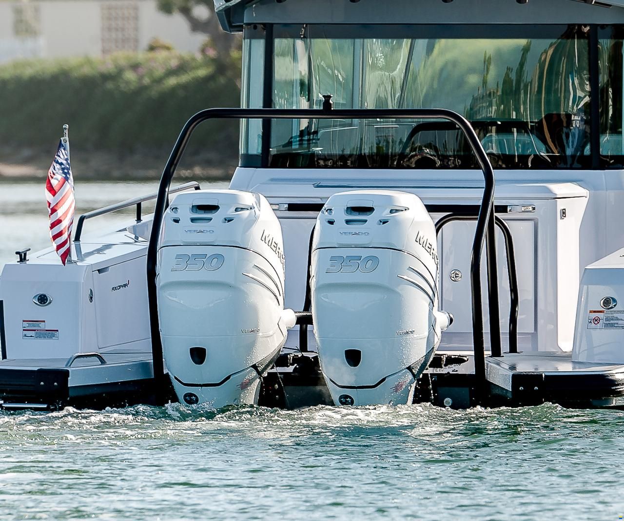 Mercury L6 350 XL - white