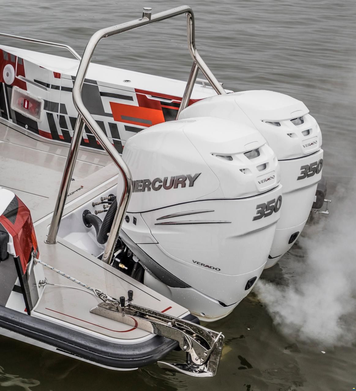Mercury L6 350 CXL - white
