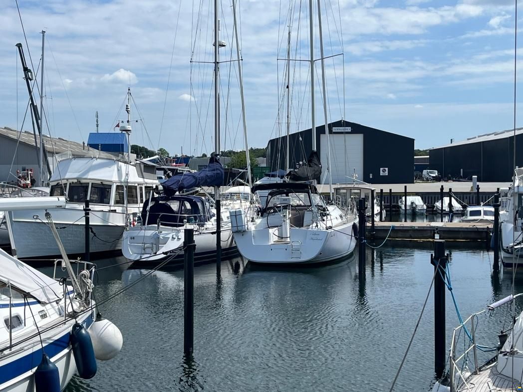 Hanse 400